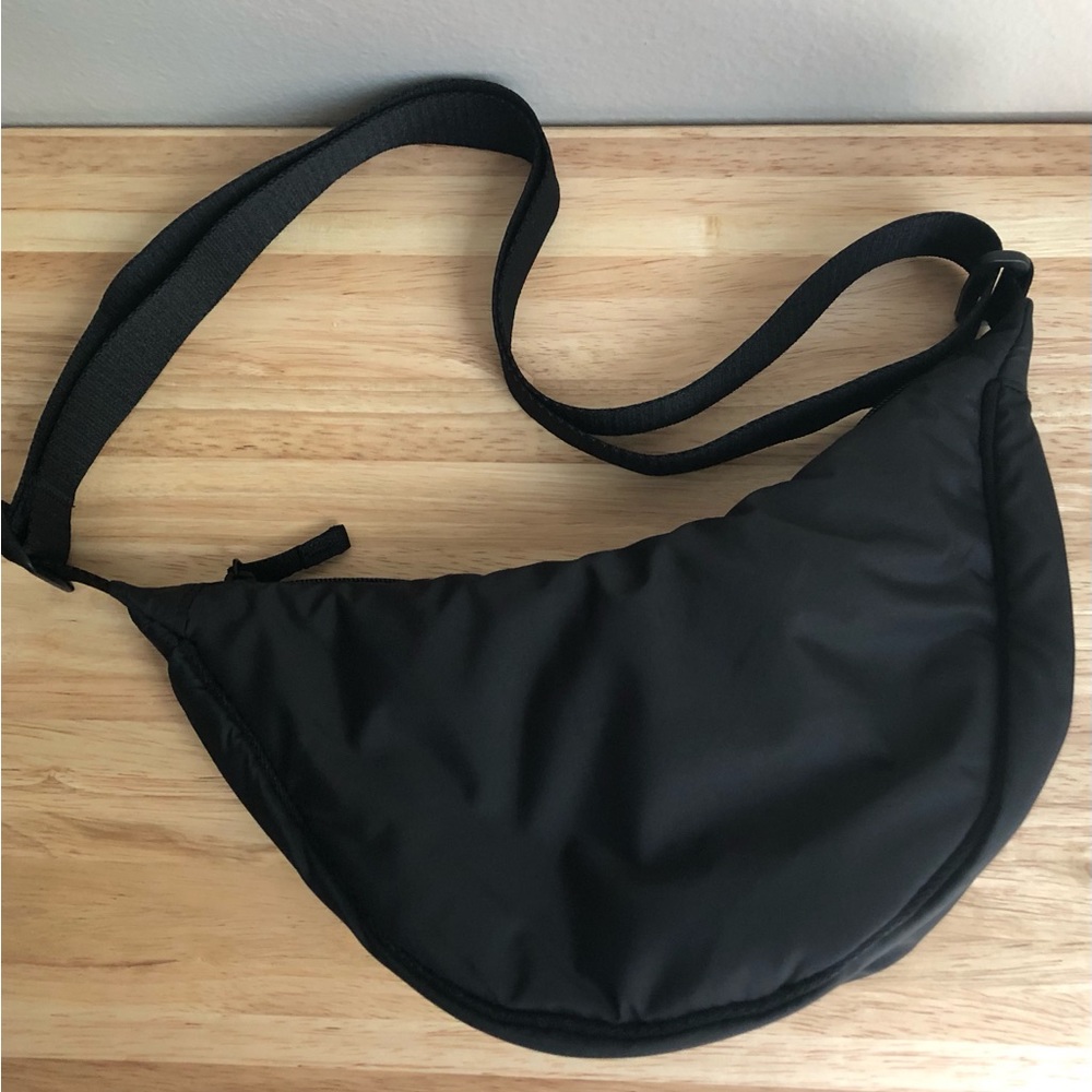 Uniqlo round mini shoulder bag